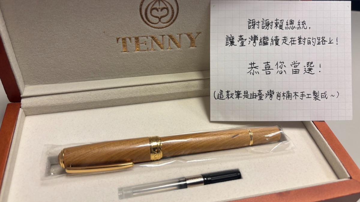 賴清德選擇全手工台灣製鋼筆簽首份公文。（圖/「天益鋼筆」老闆郭冬自）