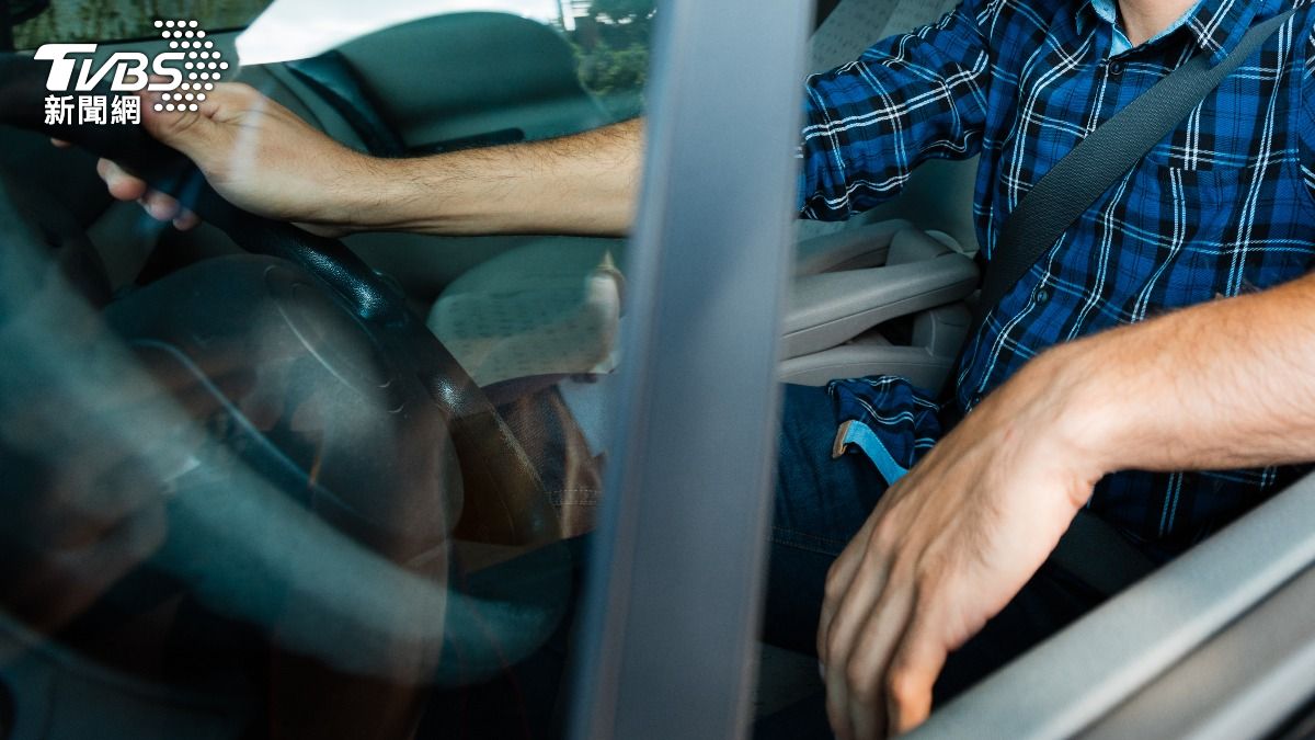 澳洲女子目睹Uber司機「開車邊DIY」嚇壞。（示意圖／Shutterstock達志影像）