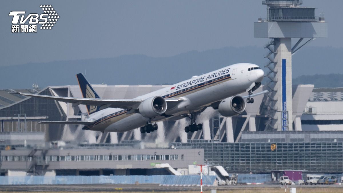 新加坡航空公佈財報，集團獲利與營收創新高，也將對員工發放「大紅包」。（圖／達志影像美聯社）