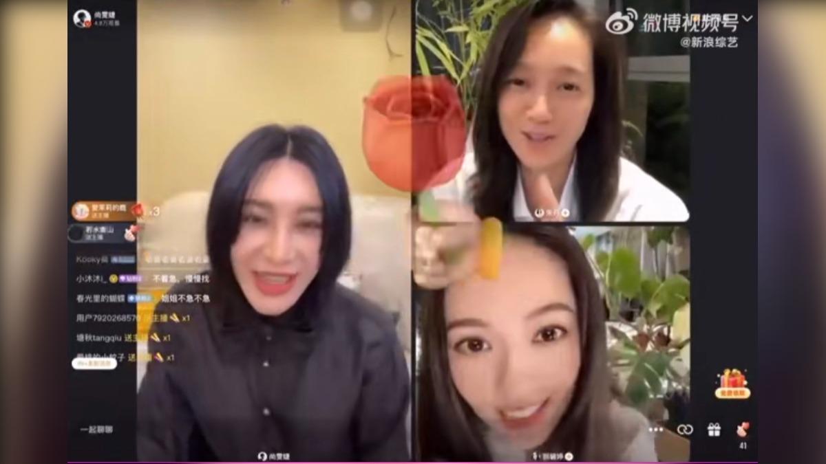 郭碧婷(右下角)被自己銅鈴般的大眼睛嚇到。(圖/翻攝自向雯婕微博)