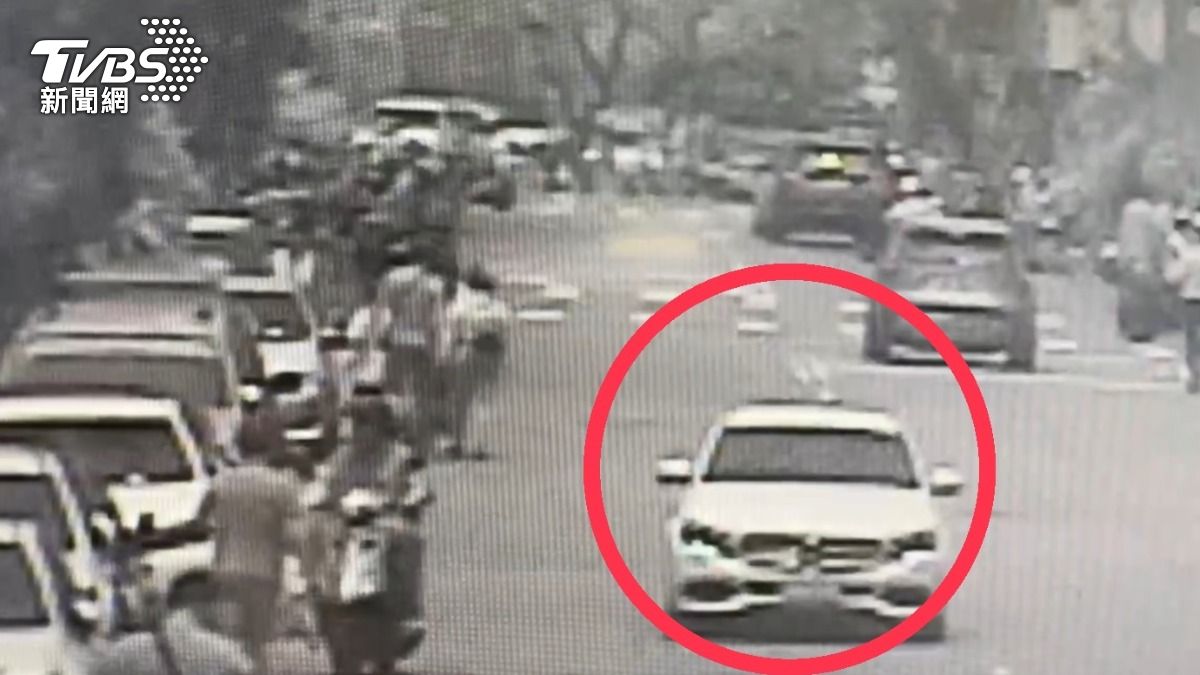 台中市北區一中商圈昨（19）日發生一起賓士車遭竊事件。（圖／TVBS）