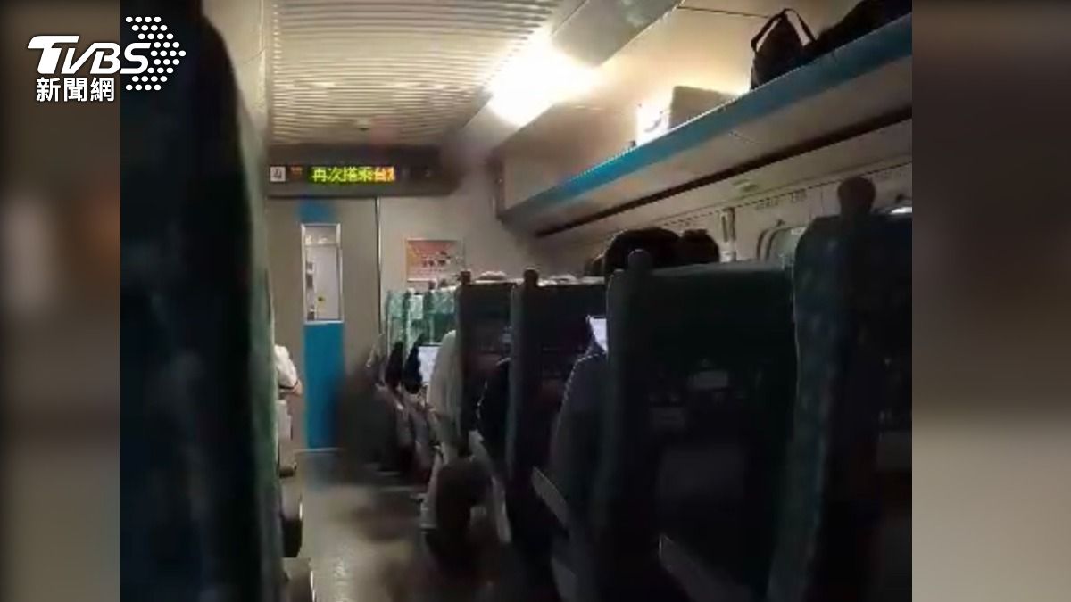Power outage disrupts THSR service (Courtesy of social media) Passengers left in the dark after train outage in Taiwan