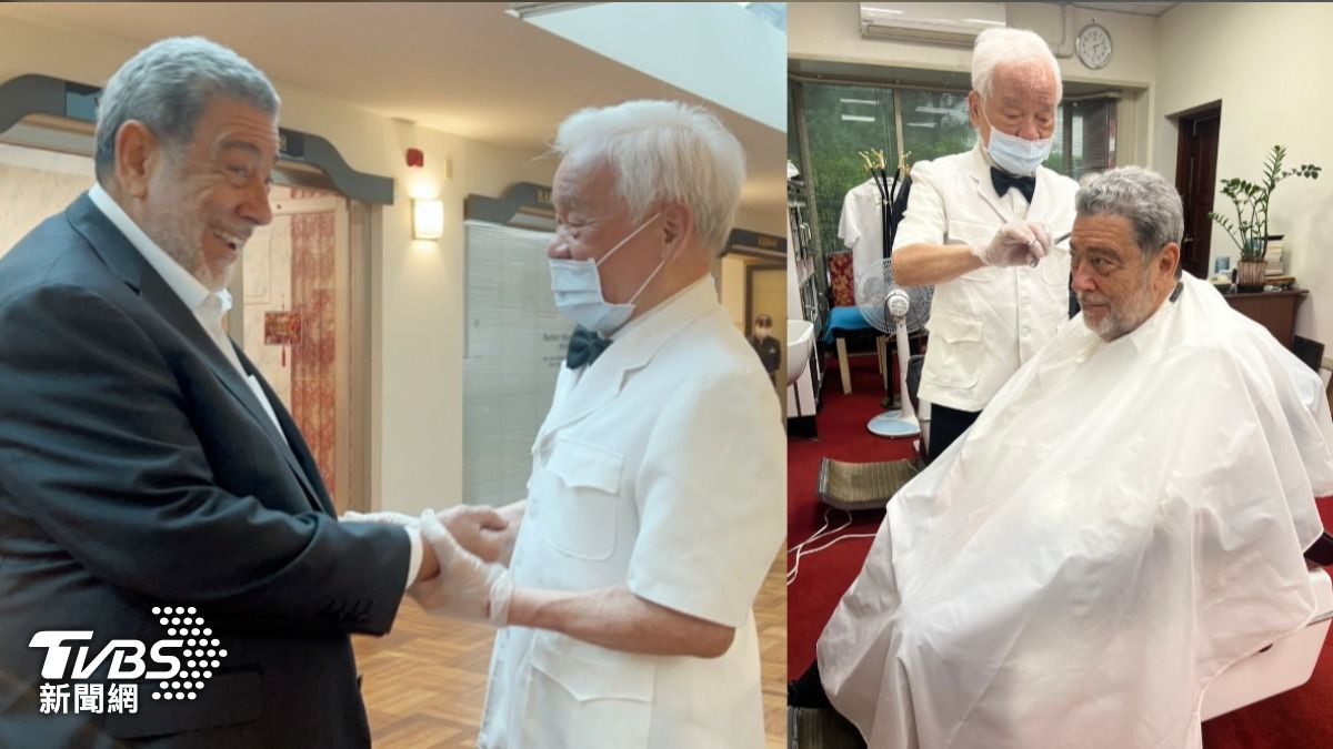 聖文森總理龔薩福訪台12次，幾乎每次都會去找老理髮師邱炎鐘幫忙打理門面，兩人見面立刻像老友般親切握手擁抱。（圖／中央社）