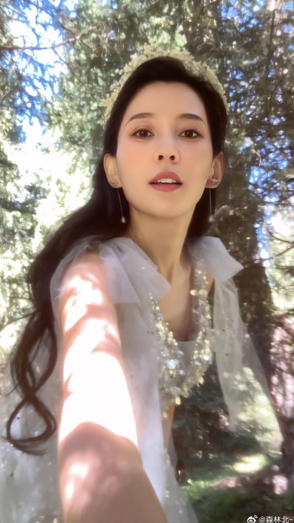 汪峰新歡森林北遭質疑整型。（圖／翻攝自森林北微博）