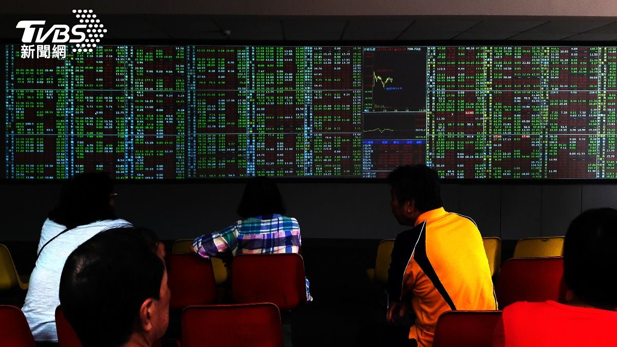 Taiwan stock market dips at opening (Courtesy of Shutterstock) Taiwan stock market dips, recovers slightly to 21,500 points