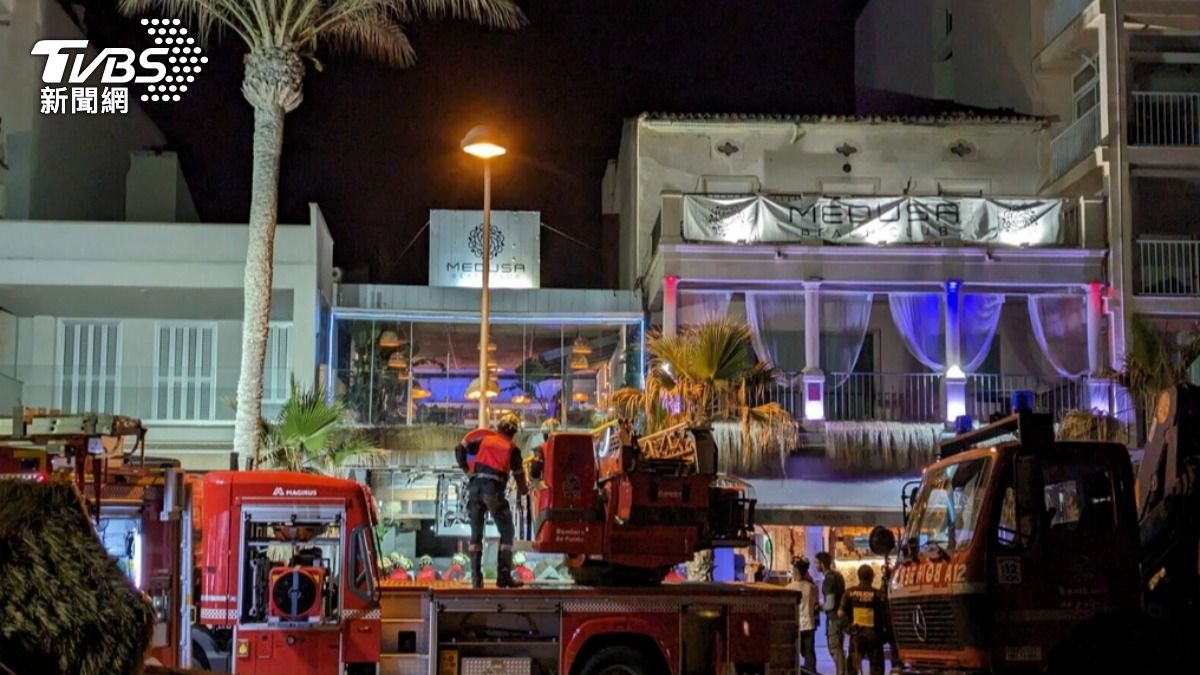 西班牙馬略卡島1間2層樓高的餐廳驚傳倒塌，造成4死21傷的悲劇。（圖／達志影像美聯社）