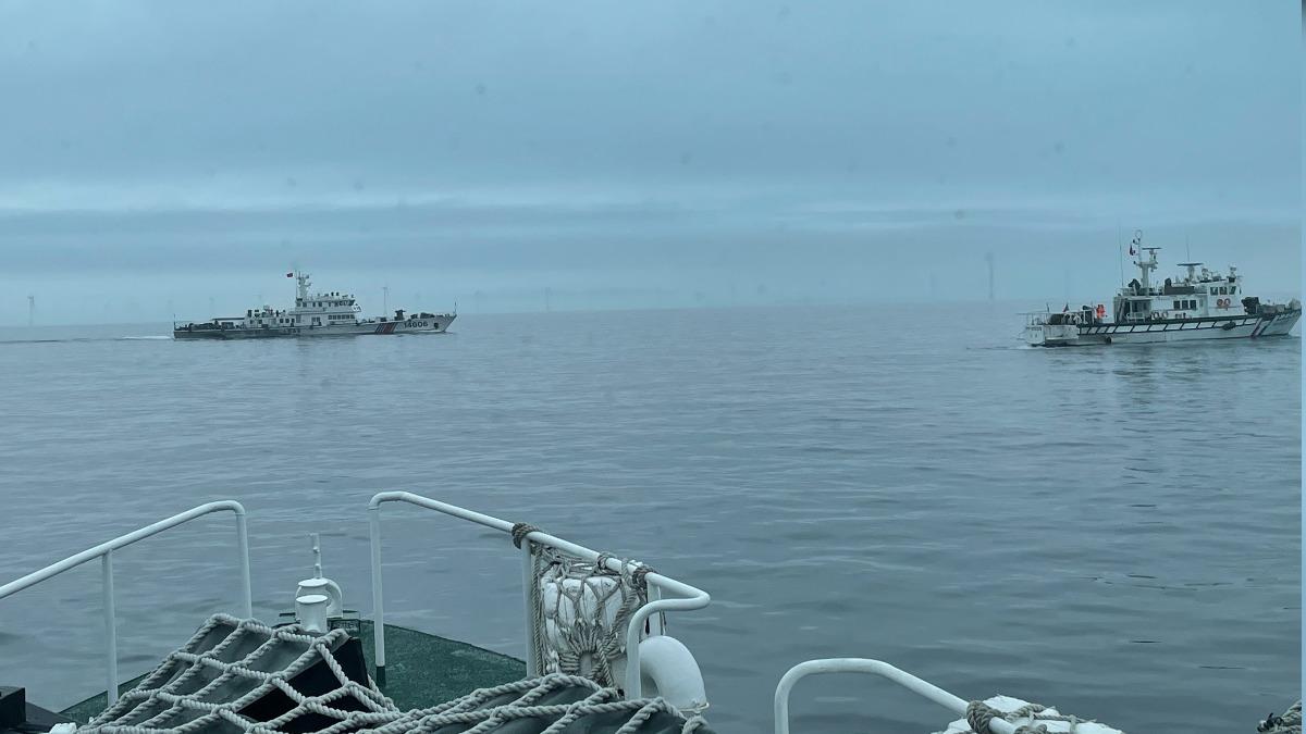 海巡署今度於東引、烏坵等島嶼偵獲中國海警船，以編隊闖入限制水域，海巡派出巡防艇驅離。（圖／海巡署提供）