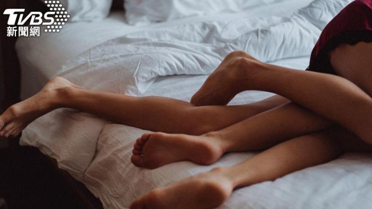 網友在床上被女友拒絕，不解抱怨引來砲轟。（示意圖／Shutterstock達志影像）