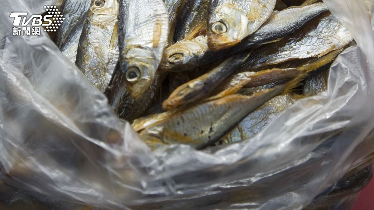 日本超市小魚乾發現混入河豚。（示意圖／Shutterstock達志影像）