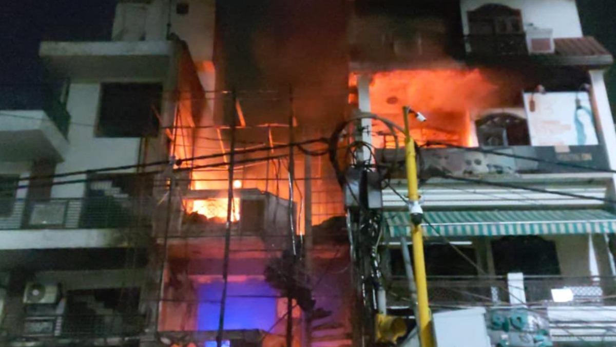 首都德里又有一座小型醫院失火，有7名新生兒不幸喪生。（圖／翻攝Ｘ＠LokmatTimes_ngp）