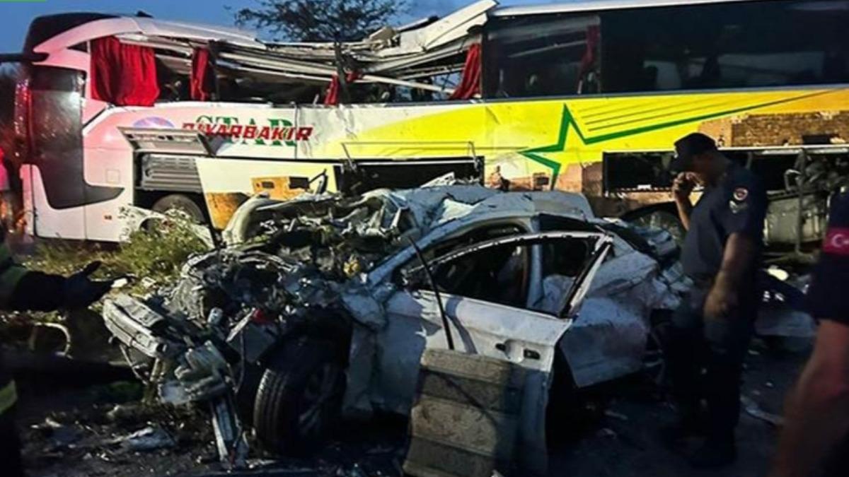 土耳其南部一條主要公路，發生一部長途巴士與另外3部車相撞意外，造成10人喪生、39人受傷。 (圖／翻攝自rudaw)