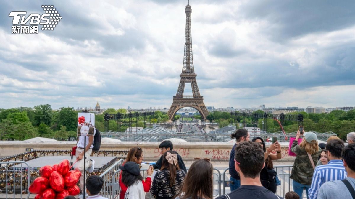巴黎最知名地標「艾菲爾鐵塔」，6月起將調漲門票售價20%。（圖／達志影像美聯社）