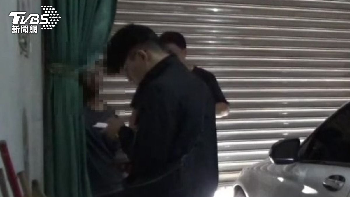 警方查獲陳姓男子在住處加工彩虹毒煙販售。（圖／TVBS）