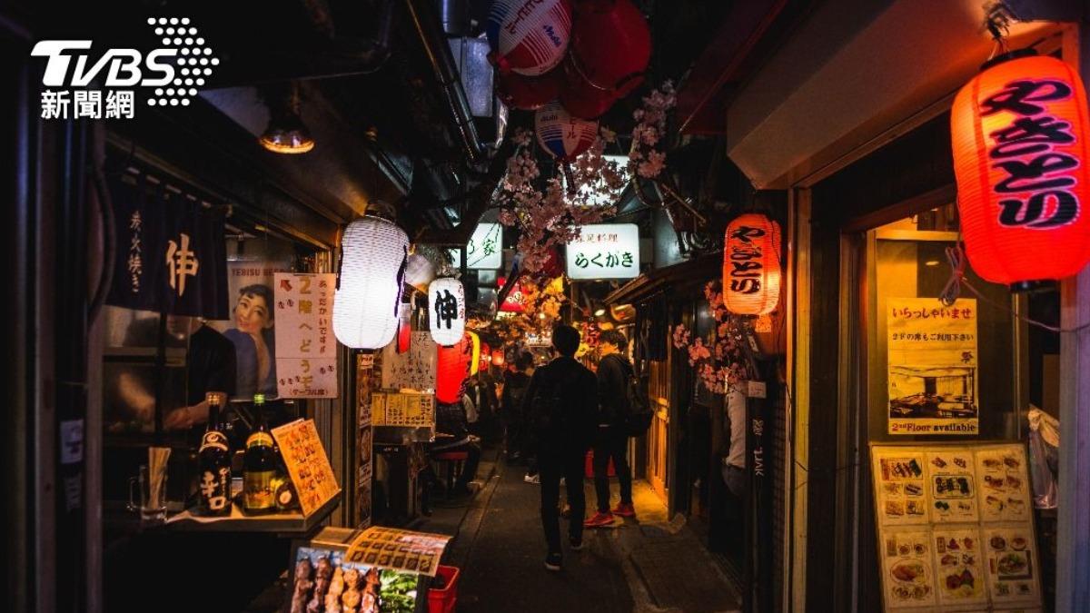日本有些非連鎖或隱密的居酒屋會有人強迫拉客。（示意圖／shutterstock達志影像）