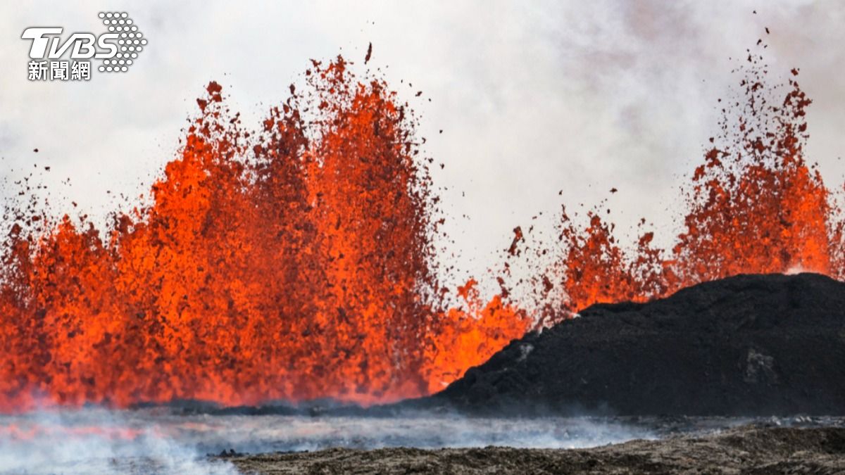 冰島西南部雷克雅內斯半島的火山近日出現去年12月以來的第5次噴發。（圖／達志影像美聯社）