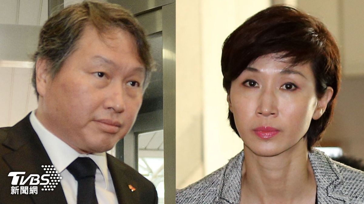 南韓SK集團會長崔泰源（左）被法院勒令，支付超過1兆韓元財產與贍養費，給前妻盧素英（右）。（圖／達志影像Newscom）