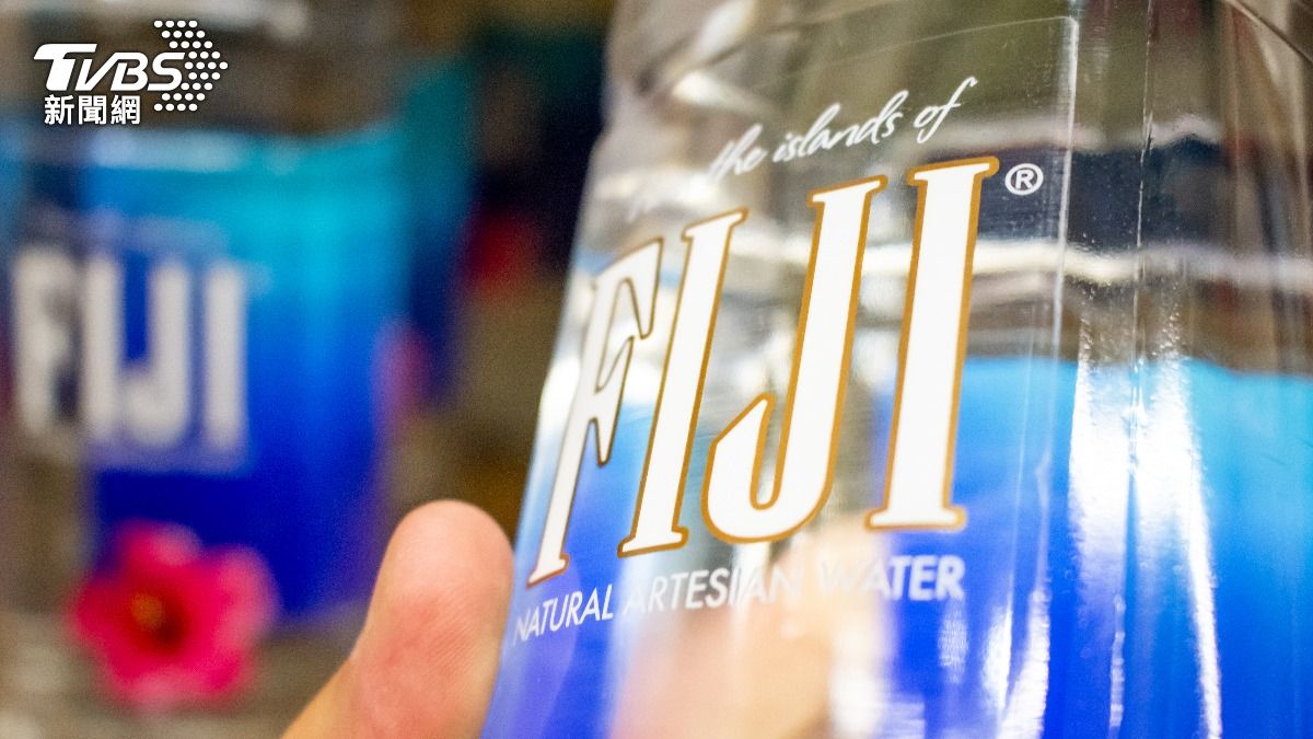 「斐濟水」部份生產批次驗出多種細菌。（示意圖／Shutterstock達志影像）