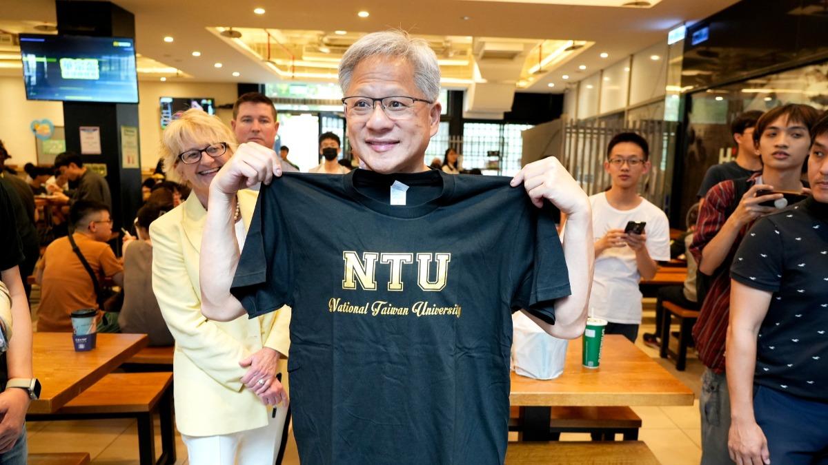 Nvidia CEO surprises students at NTU (Courtesy of NTU/Facebook) Nvidia CEO surprises students with visit to NTU