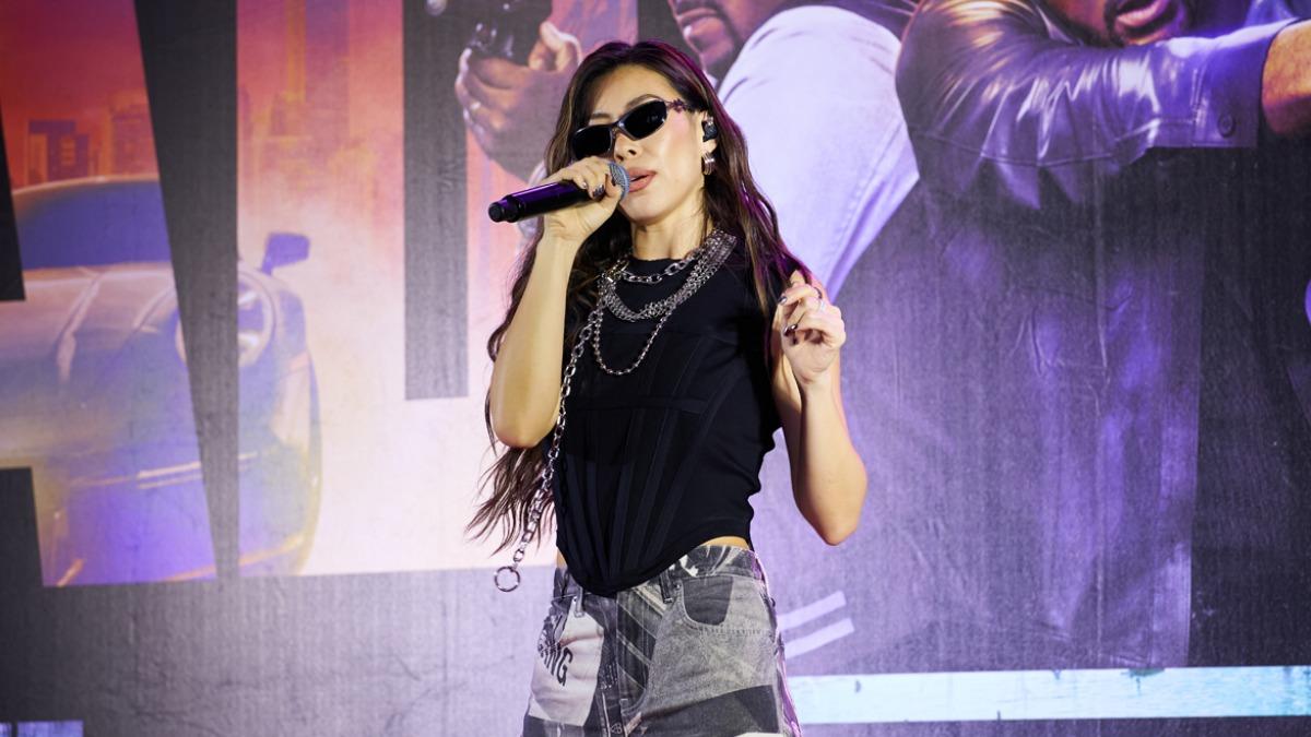 蔡詩芸出席首映會，現場演唱主題曲〈Bad Boys〉。（圖／索尼提供）