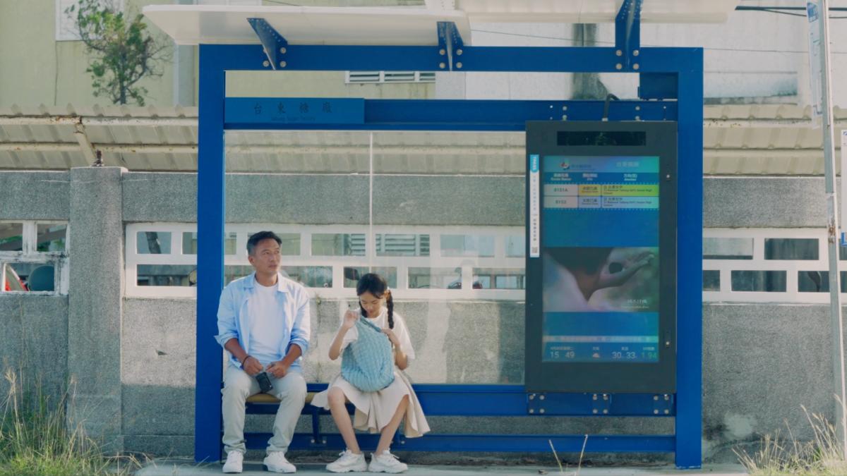 張翰與女孩。（圖／綠色和平提供）