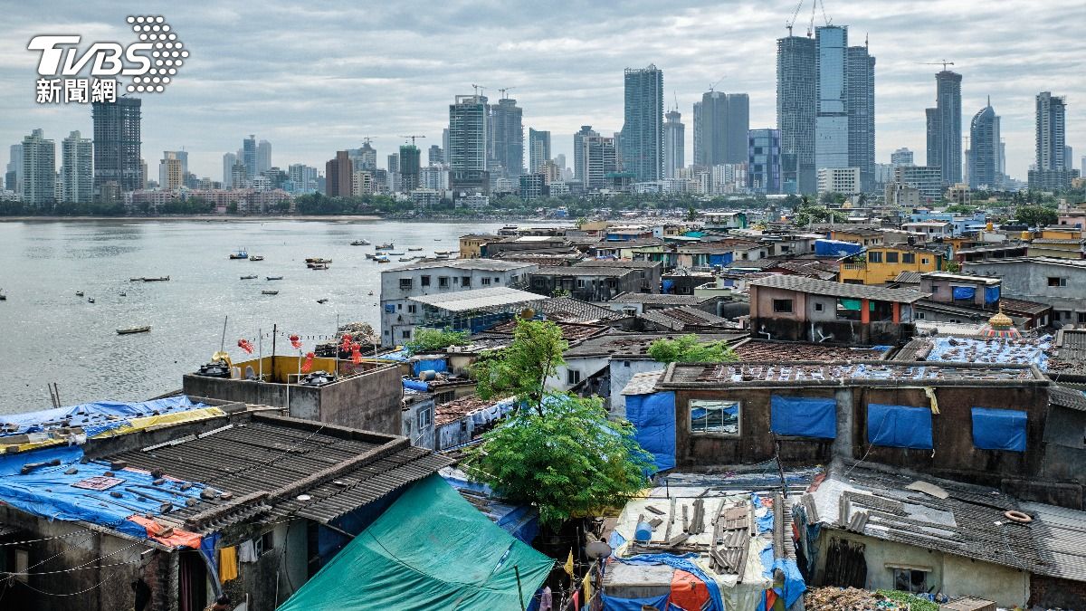 孟買（Mumbai）四處可見豪宅與貧民窟交錯鮮明對比。（示意圖／shutterstock 達志影像）
