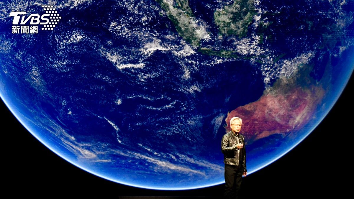 AI教父黃仁勳演講談數位孿生地球。（圖／胡瑞麒攝）