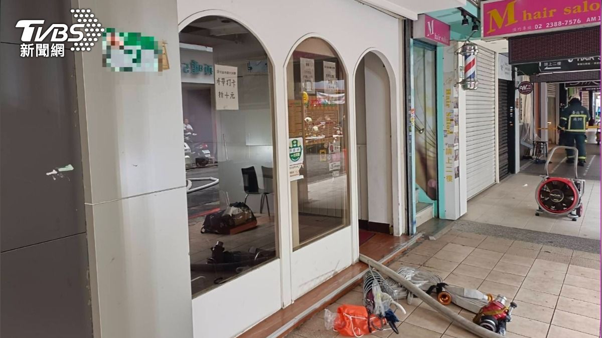 北市義大利麵餐廳疑似發生氣爆，3名員工燒燙傷送醫。（圖／TVBS）