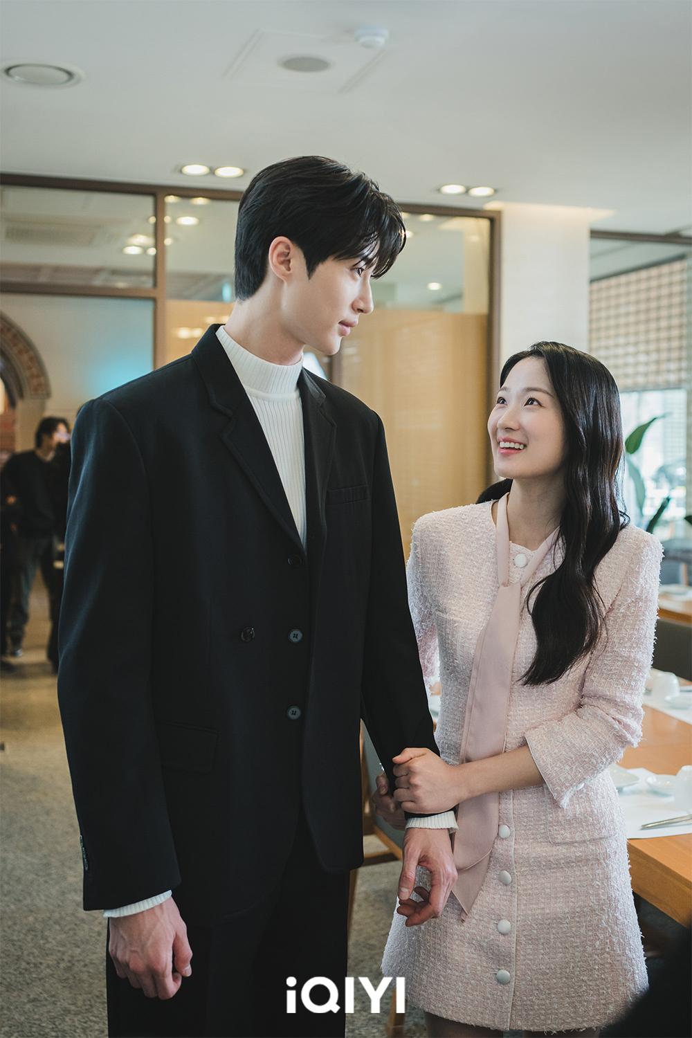 邊佑錫、金惠奫劇中的CP感令粉絲難以自拔。(圖/愛奇藝國際站提供)