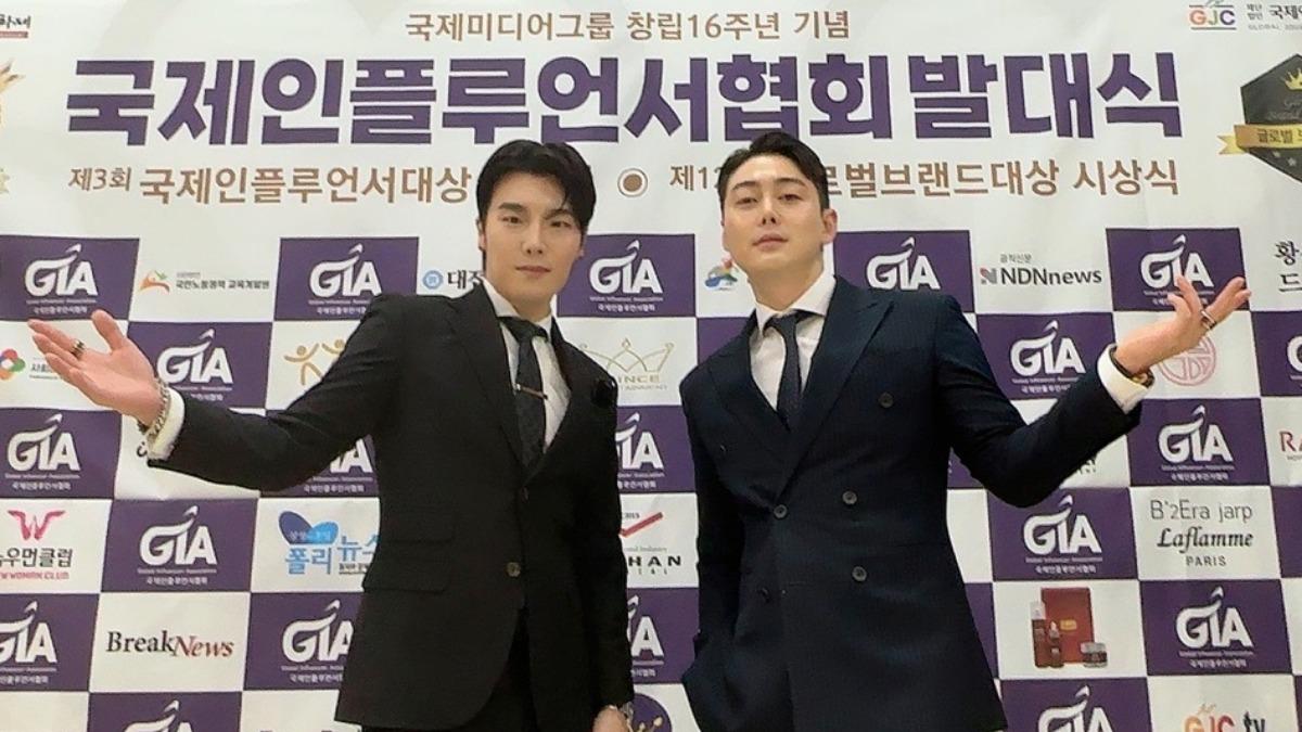 韓國最具代表性的網紅網紅李英民（左）、李東海準備開班授課。（圖／好的媒體提供）