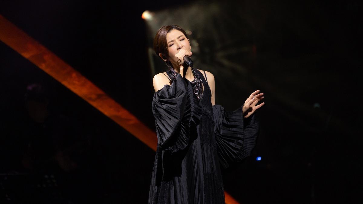 蘇慧倫獻唱 〈城裡的月光〉。（圖／相信音樂提供）