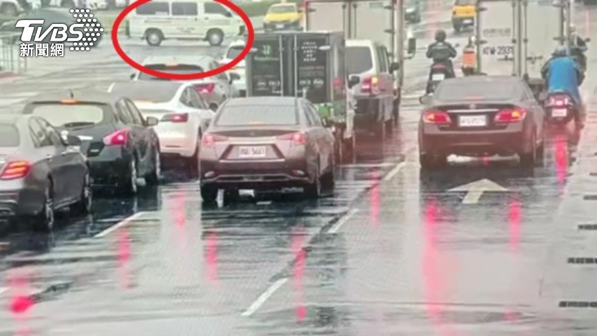 車輛滑行過程。（圖／TVBS）