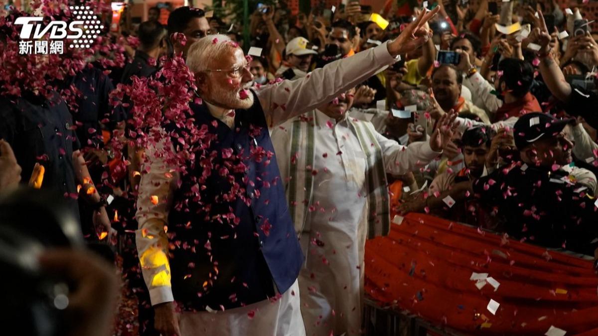 莫迪所帶領的印度人民黨雖然仍取得多數席次，卻與其先前所預期的「大獲全勝」相差甚遠。（圖／達志影像美聯社）