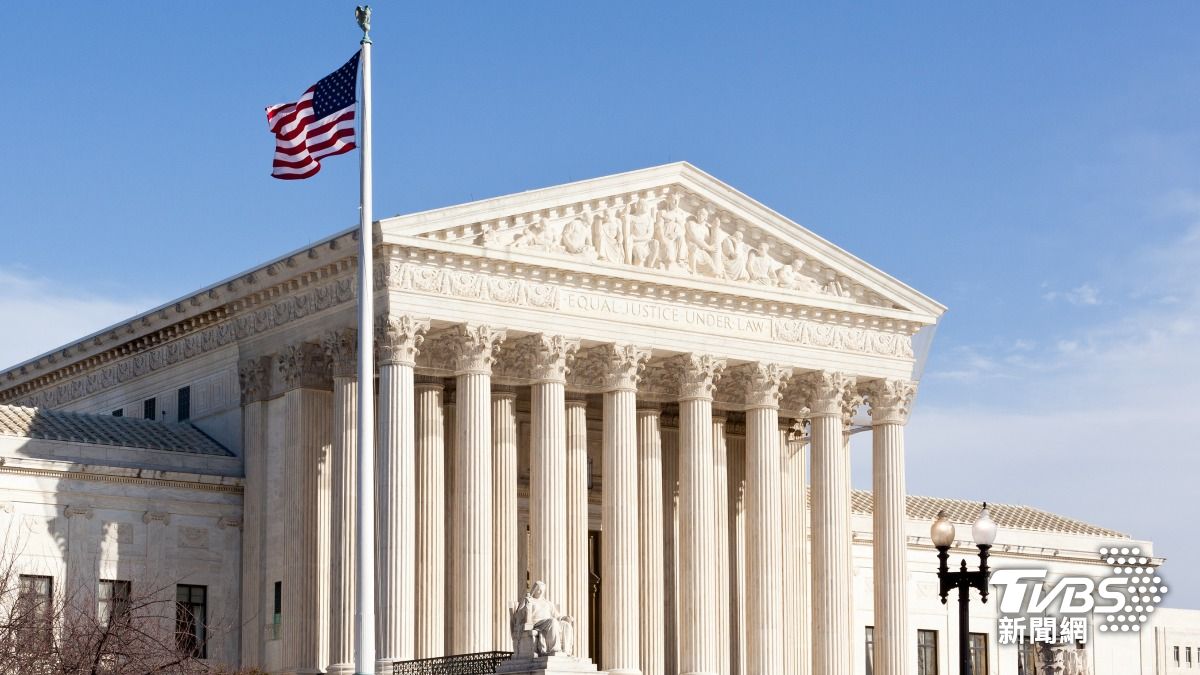 美國最高法院大法官們被招待的資料被曝光。（圖／達志影像Shutterstock）