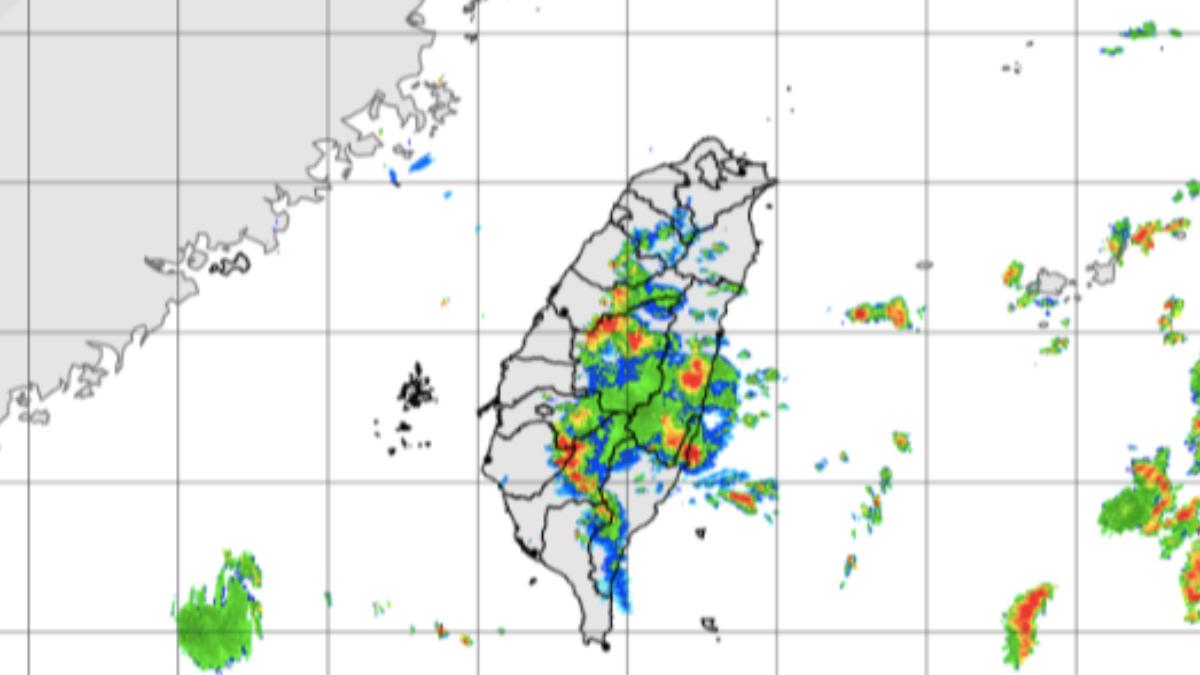 下午大雷雨影響南台灣。（圖／氣象署）