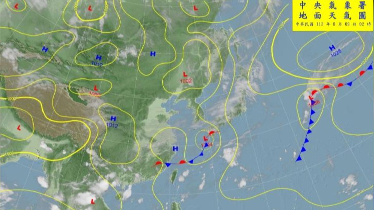 台灣北部海面鋒面雖沒有直接影響，但鋒前帶來的偏南風為台灣帶來暖溼空氣。（圖/氣象署）