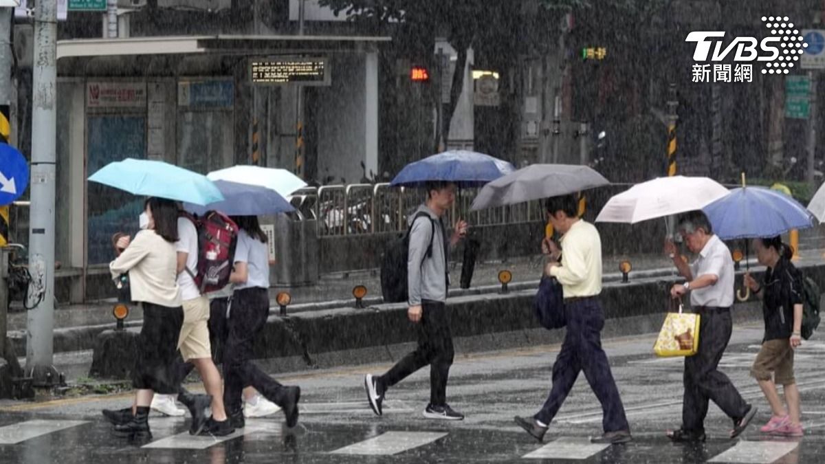 賈新興今天在臉書表示，對台灣而言今年梅雨季已經結束。（圖／中央社）