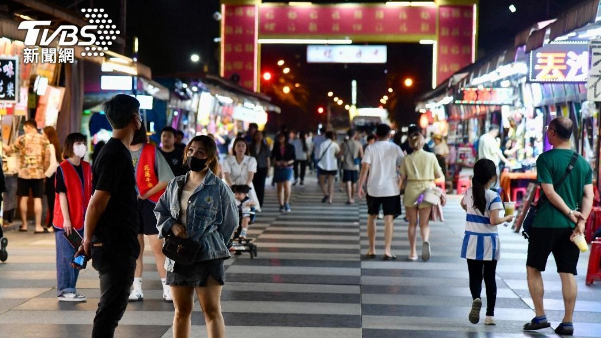 清明連假的東大門夜市。(圖/胡瑞麒攝)