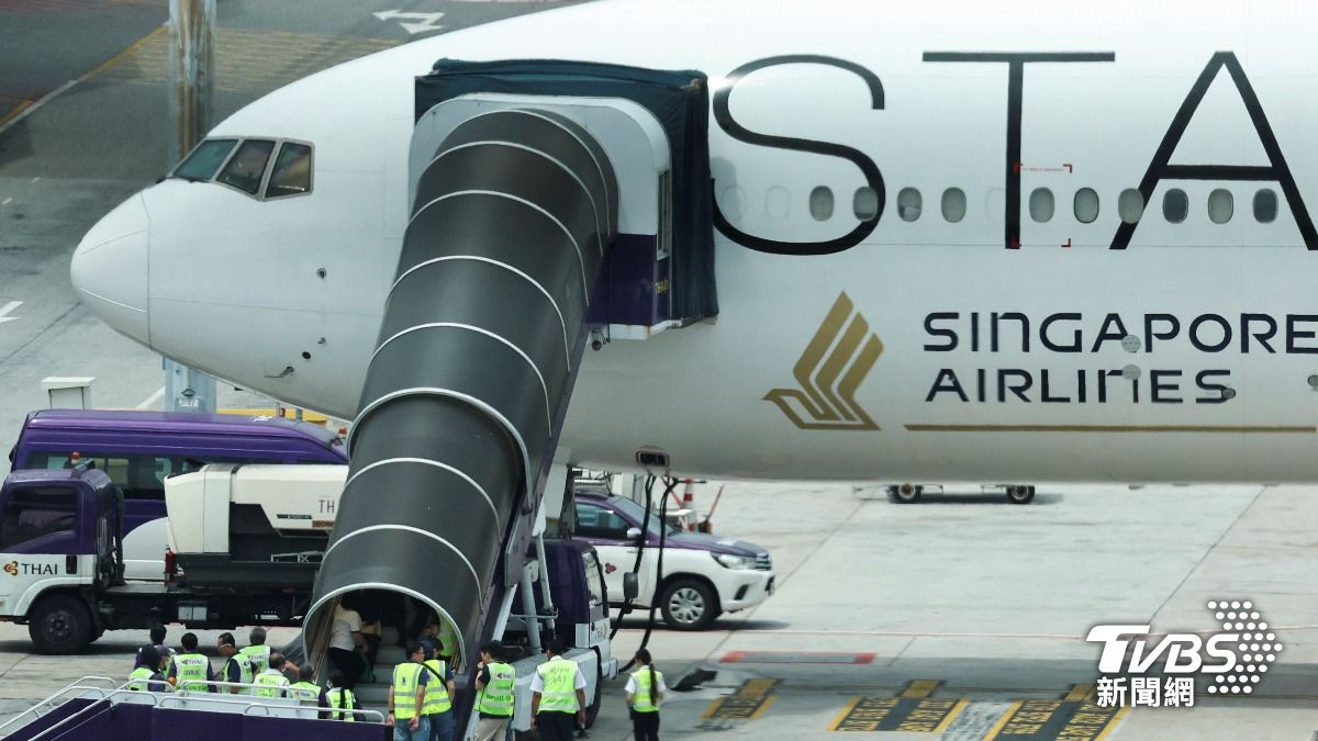新加坡航空編號SQ321的航班上月20日遭遇恐怖的死亡亂流、造成1死104傷的悲劇。（圖／達志影像路透社）