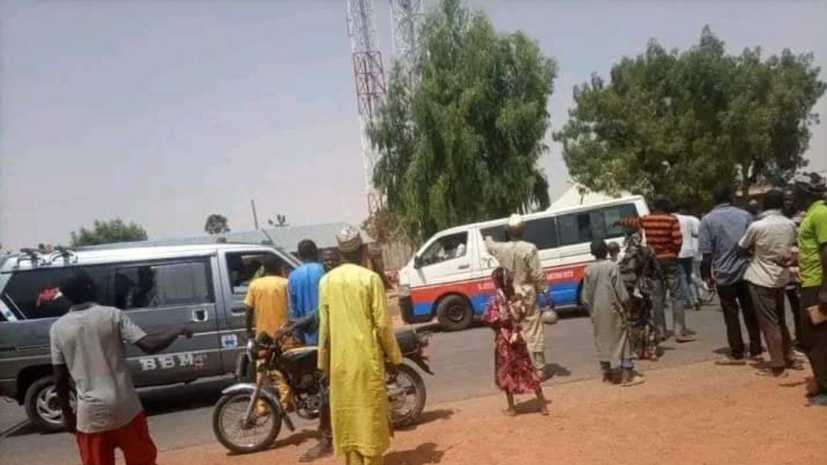 奈及利亞北部村莊亞戈耶9日晚間遭到武裝分子襲擊，造成至少50人死亡。（圖／翻攝自X@SalihuAmumini）