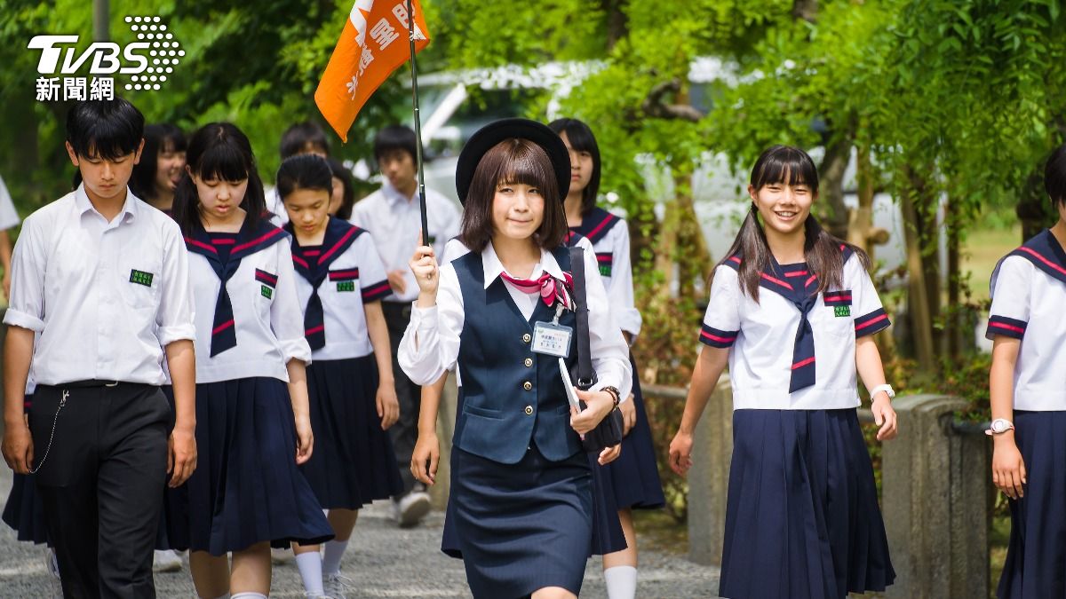 受到日幣貶值影響，部分日本高中將跨國校外教學地點改成日本國內。（示意圖／shutterstock 達志影像）