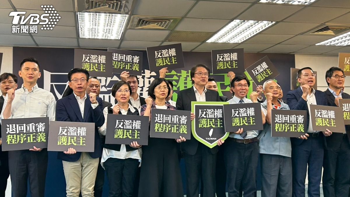 民進黨今下午舉行記者會，宣布將啟動全台「反濫權 護民主」宣講活動。（圖/吳紹瑜攝）