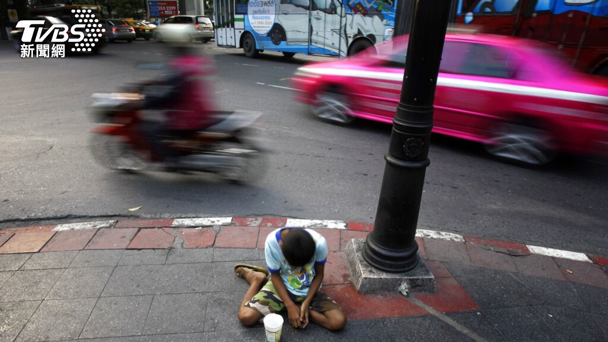 泰國社會發展與人類安全部長公開呼籲、希望人們停止施捨路邊的乞丐。（圖／達志影像美聯社）