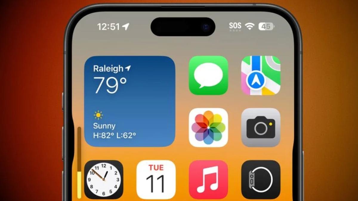 iOS 18開發測試版的螢幕邊緣暗藏「擠壓」特效。（圖／翻攝自MacRumors）
