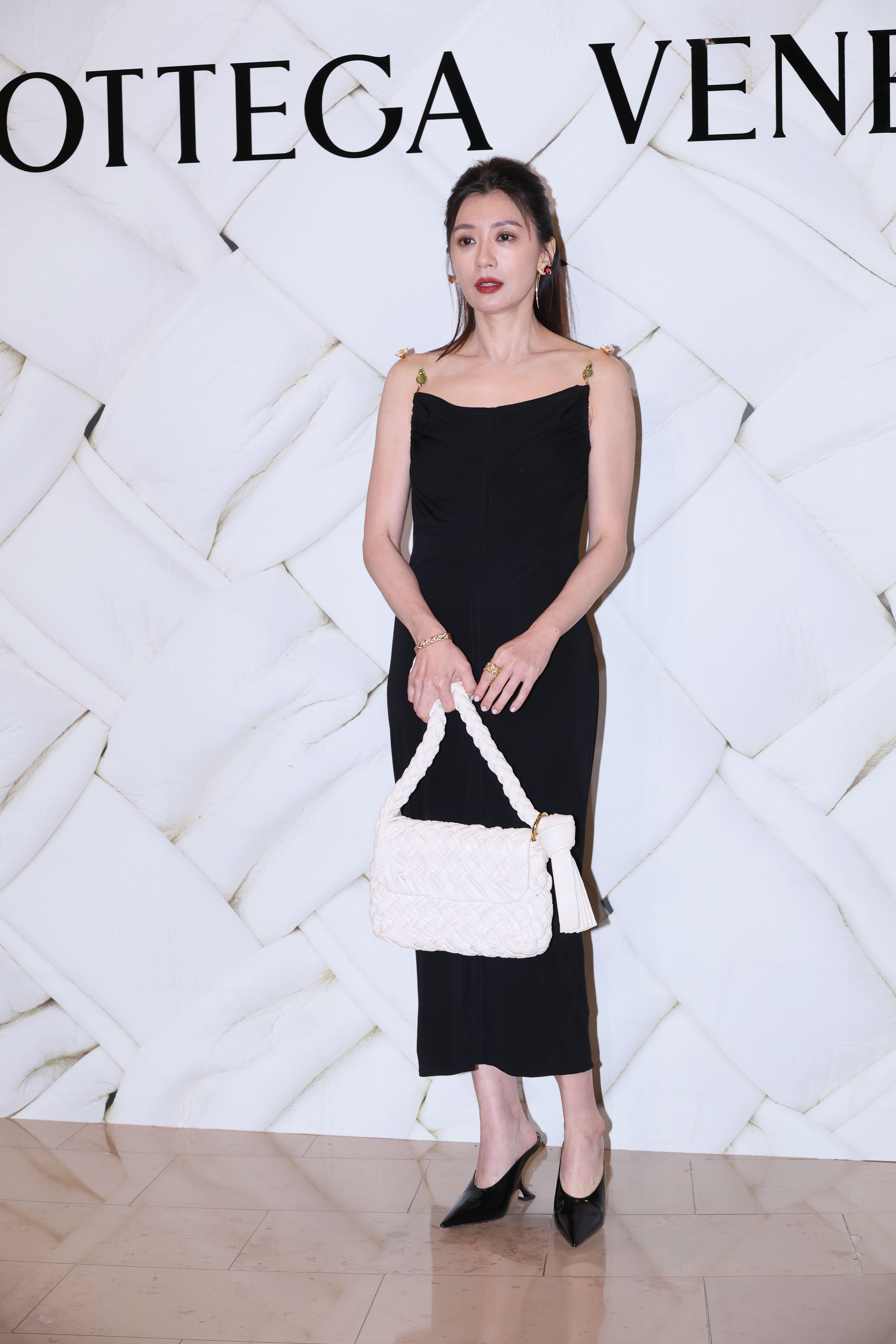 賈靜雯盡顯優雅氣質。（圖／張哲鳴攝）