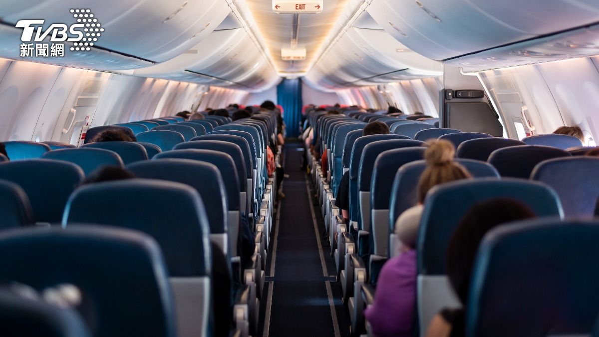旅客若長時間待在飛機艙內，很容易感到不適。（示意圖／shutterstock 達志影像）