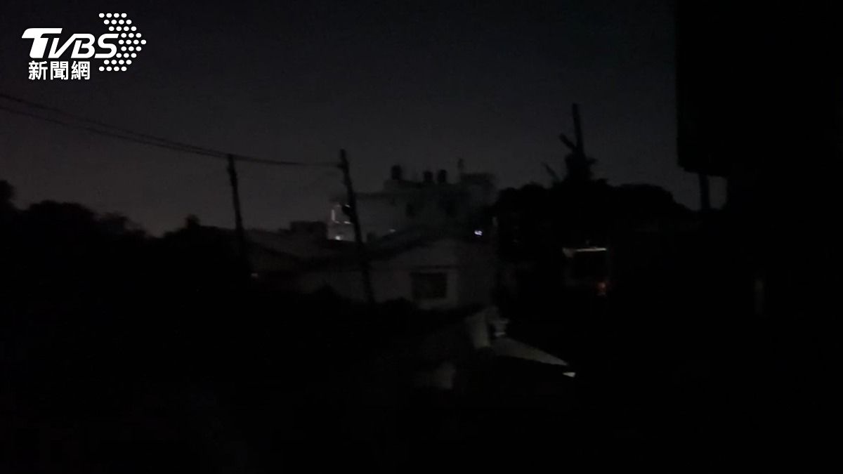 小琉球15日晚間大停電。（圖／TVBS）