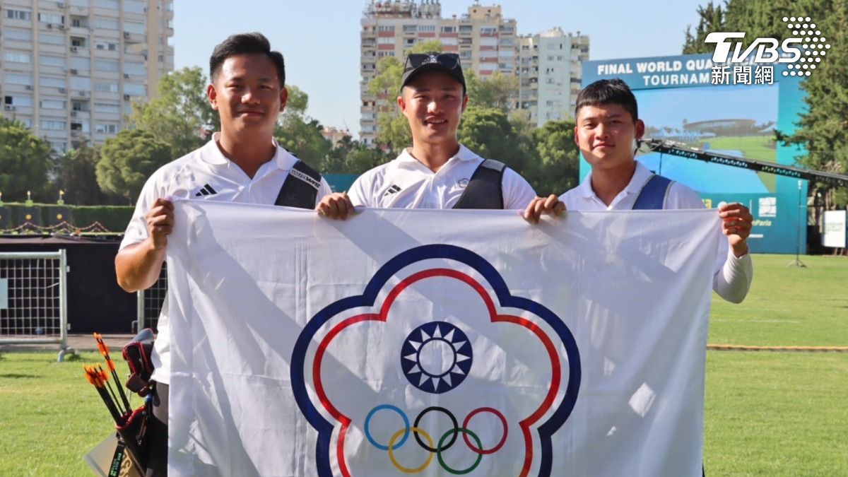 台灣男團湯智鈞（右起）、林子翔與戴宇軒取得巴黎奧運參賽門票。（圖／中央社）
