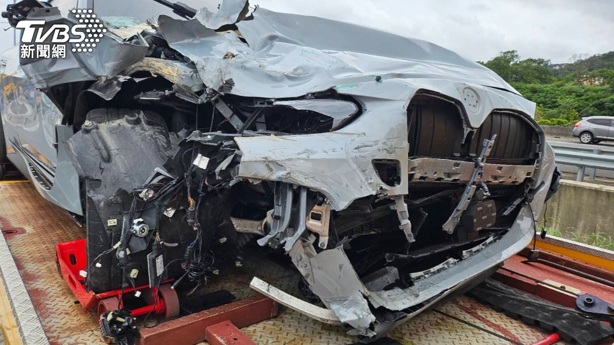 BMW進楊梅休息站失控擦撞　7車連環撞3人傷