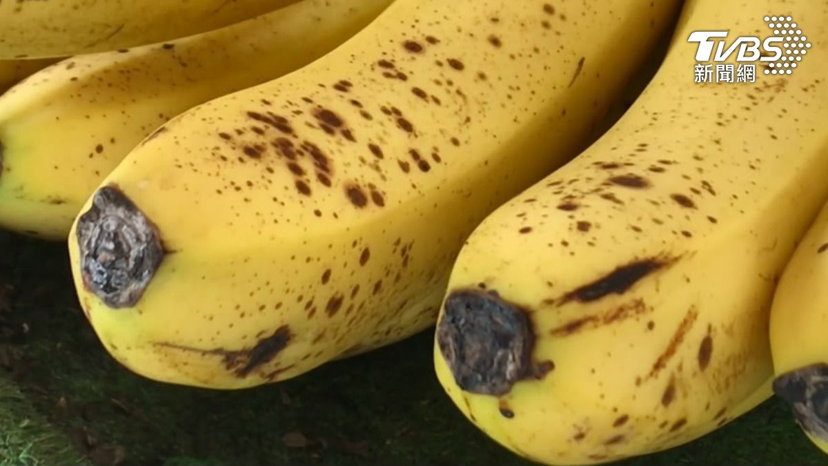 香蕉長出黑斑時其實更香甜營養。（圖／TVBS資料畫面）