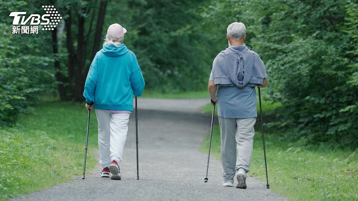 日本研究團隊揭露女性較長壽原因。（示意圖／shutterstock 達志影像）